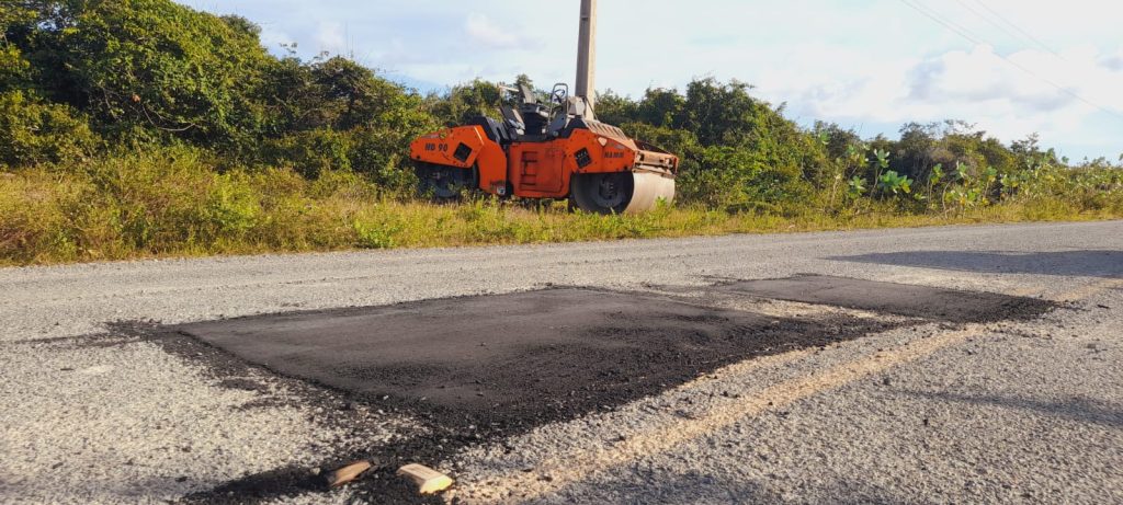 Recuperação de estradas avança em Primeira Cruz: Transformando caminhos e conectando comunidades